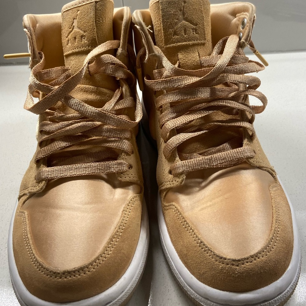 Jordan 1 Season of Her: Ice Peach (Women’s)